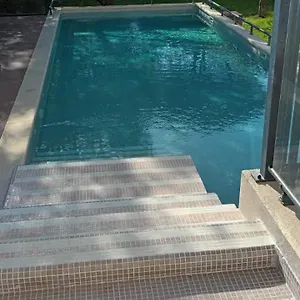 https://les-jardins-de-louis.fr-provencehotel.com